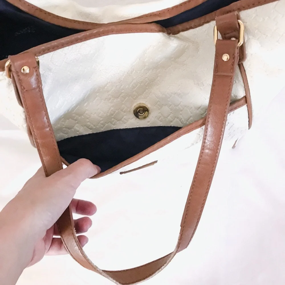 tommy hilfiger // white and brown vegan leather tote bag - Picture 4 of 8